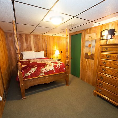 Log Cabin Lodge & Suites Jones Mills Eksteriør billede