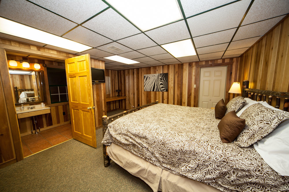 Log Cabin Lodge & Suites Jones Mills Eksteriør billede