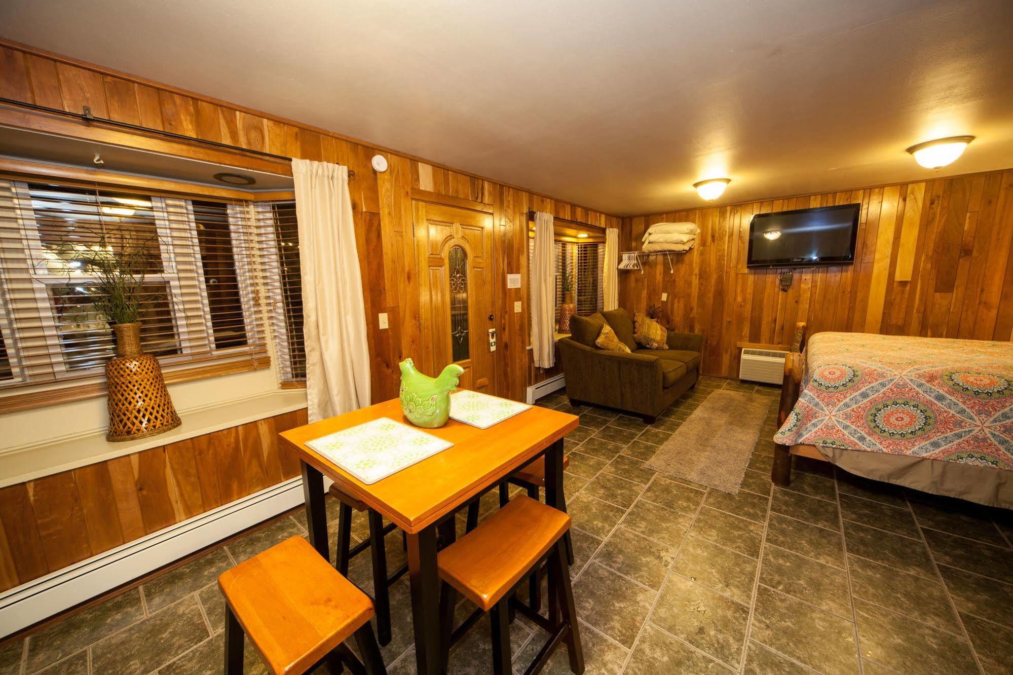 Log Cabin Lodge & Suites Jones Mills Eksteriør billede