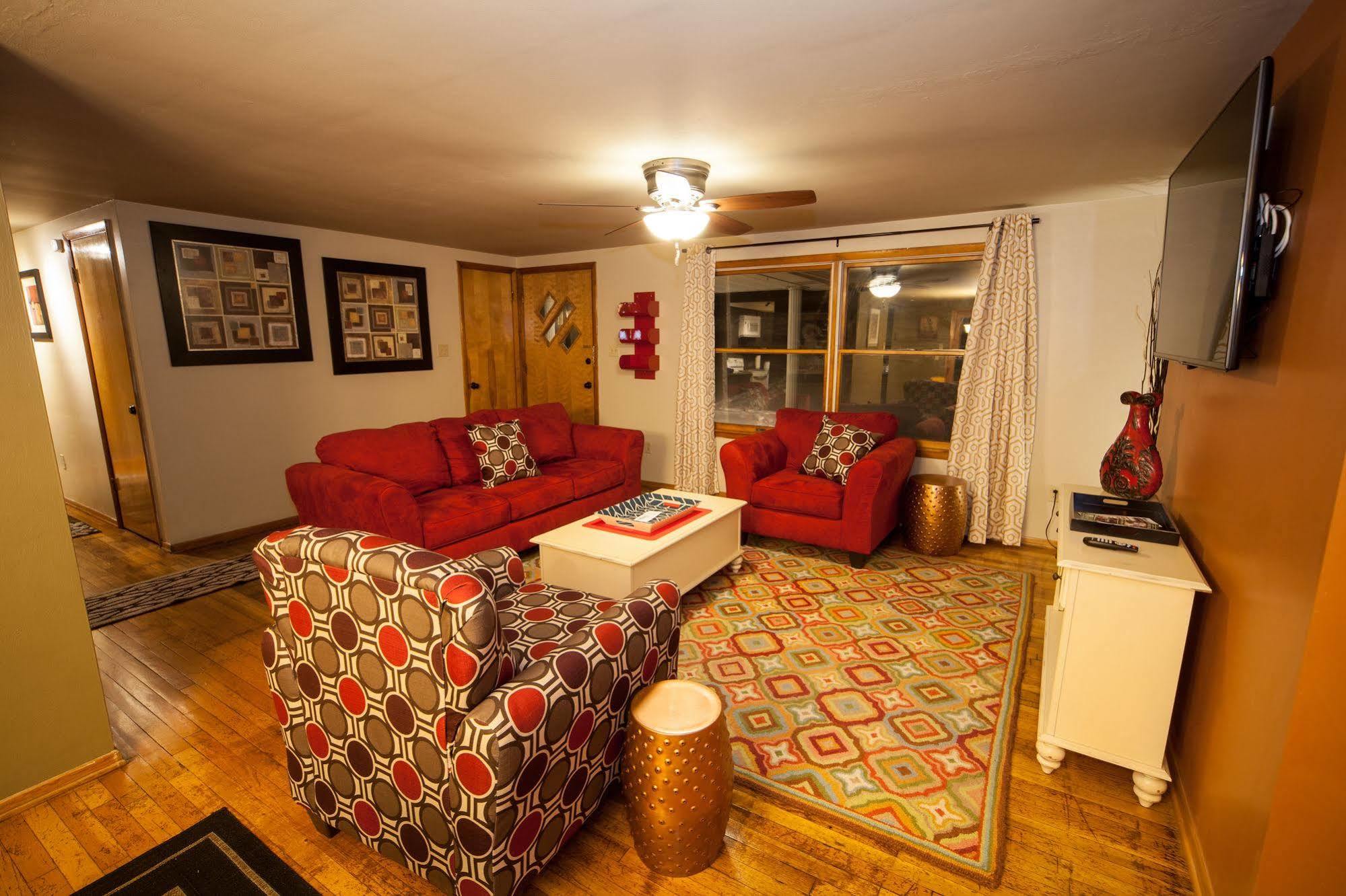 Log Cabin Lodge & Suites Jones Mills Eksteriør billede