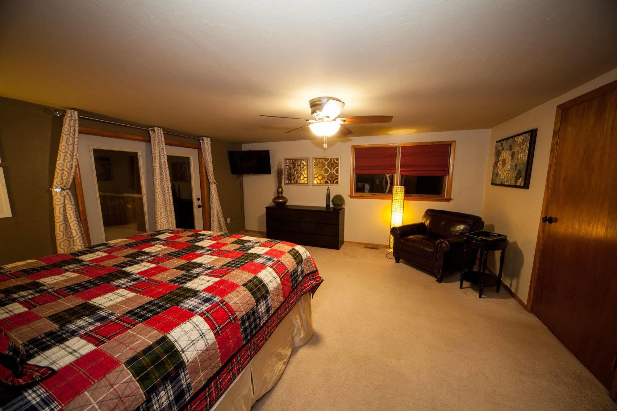 Log Cabin Lodge & Suites Jones Mills Eksteriør billede