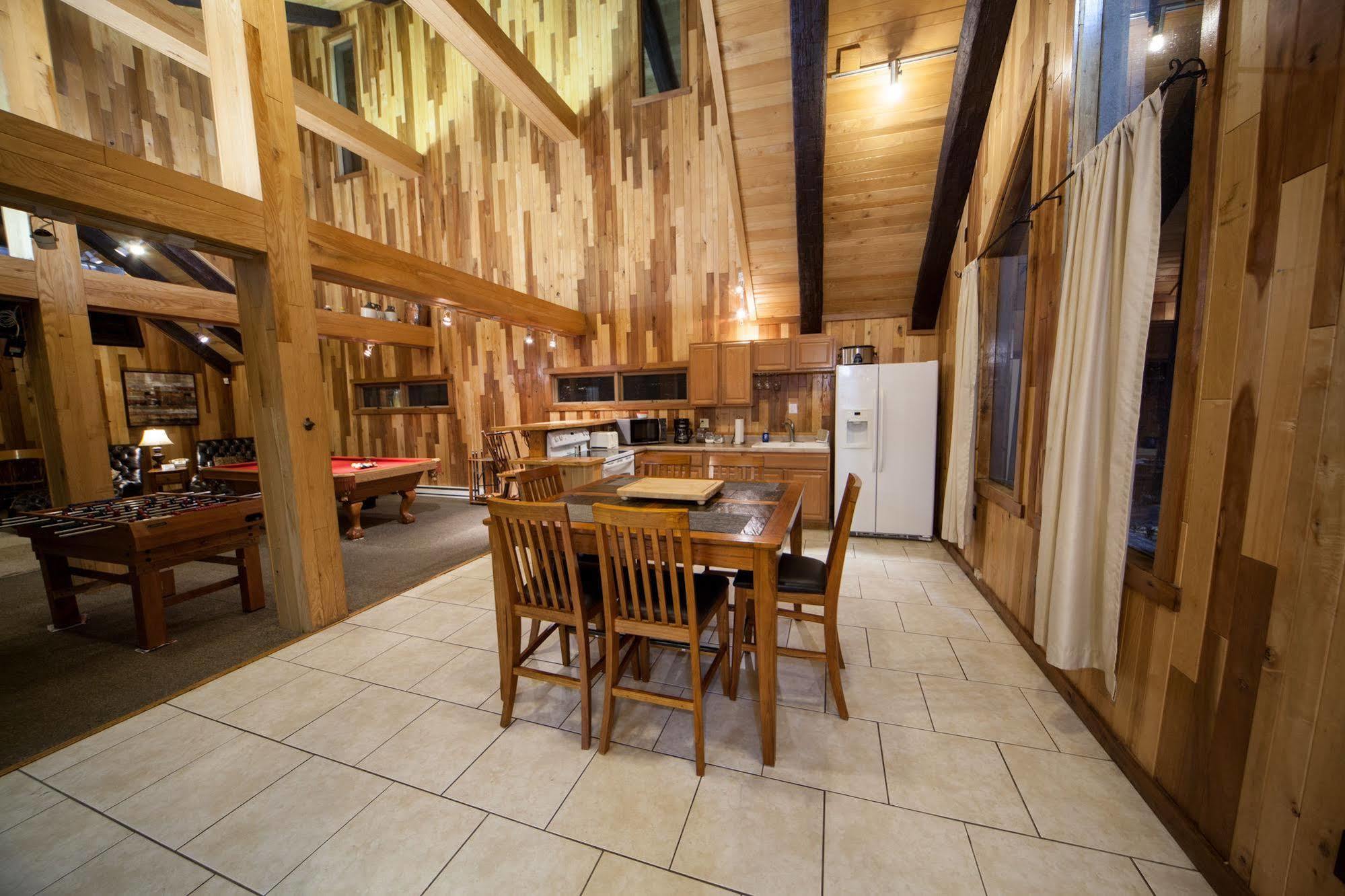 Log Cabin Lodge & Suites Jones Mills Eksteriør billede