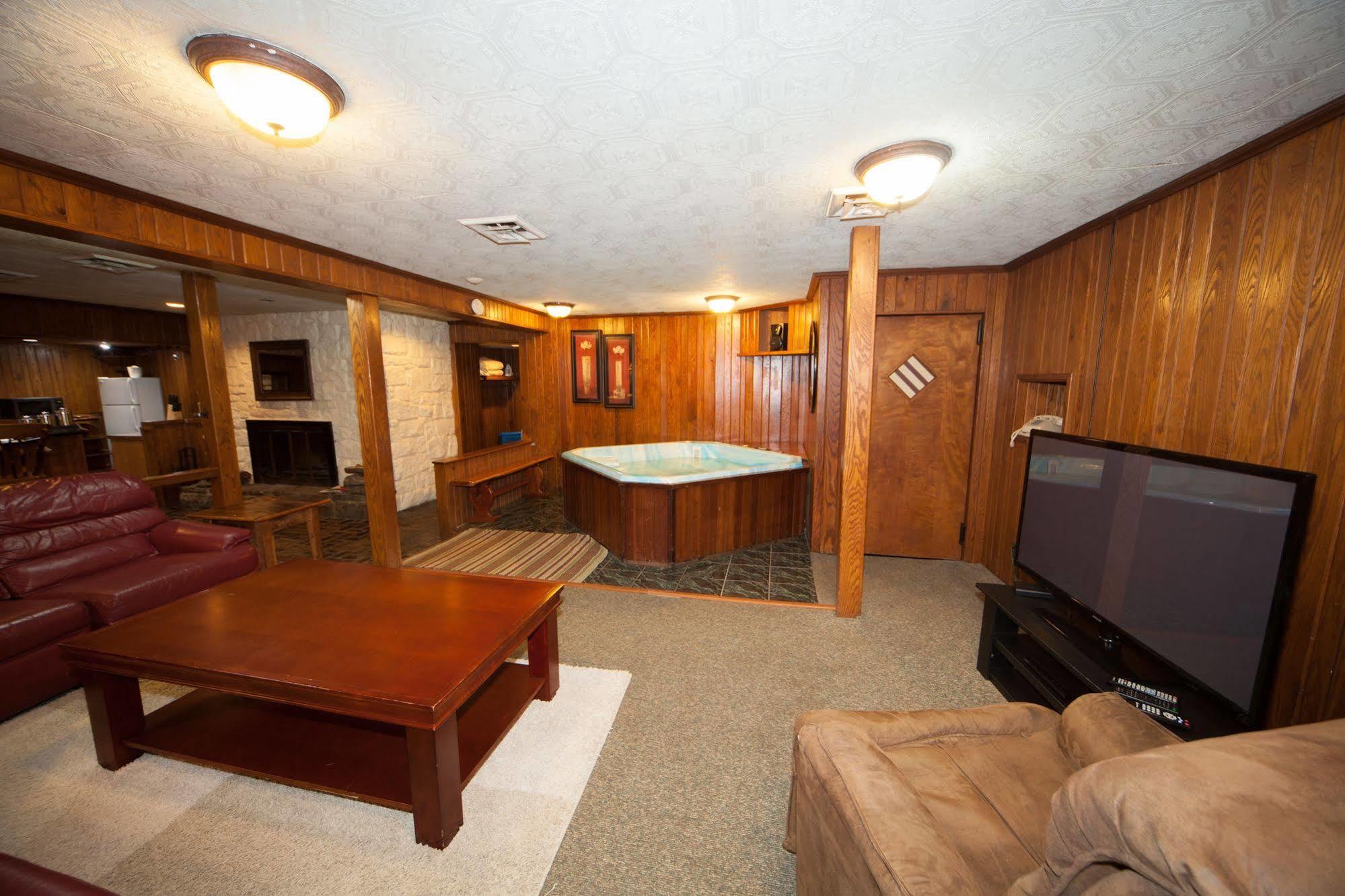 Log Cabin Lodge & Suites Jones Mills Eksteriør billede