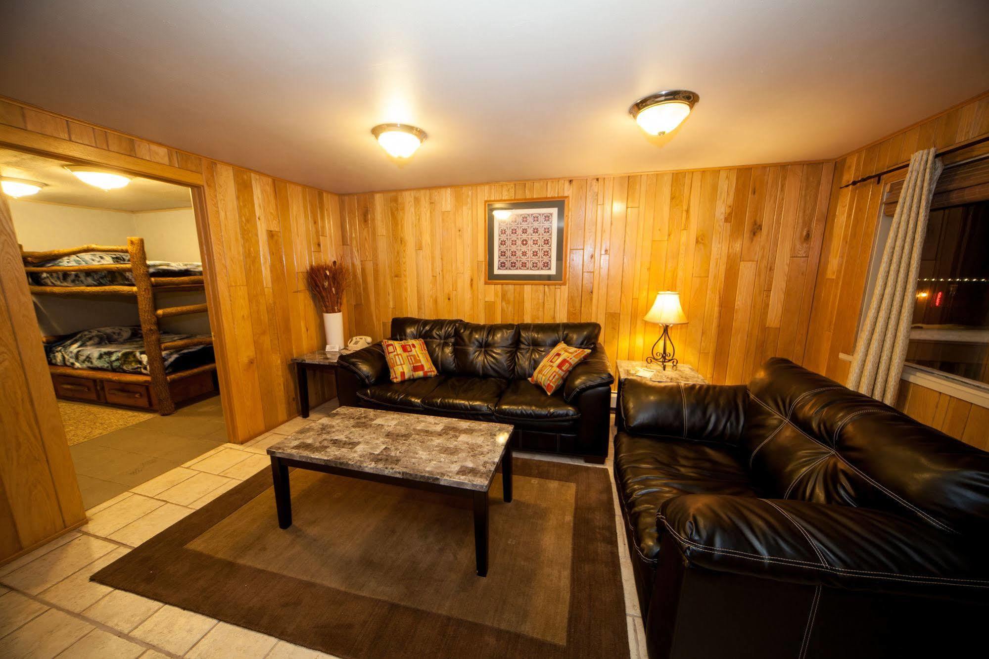 Log Cabin Lodge & Suites Jones Mills Eksteriør billede