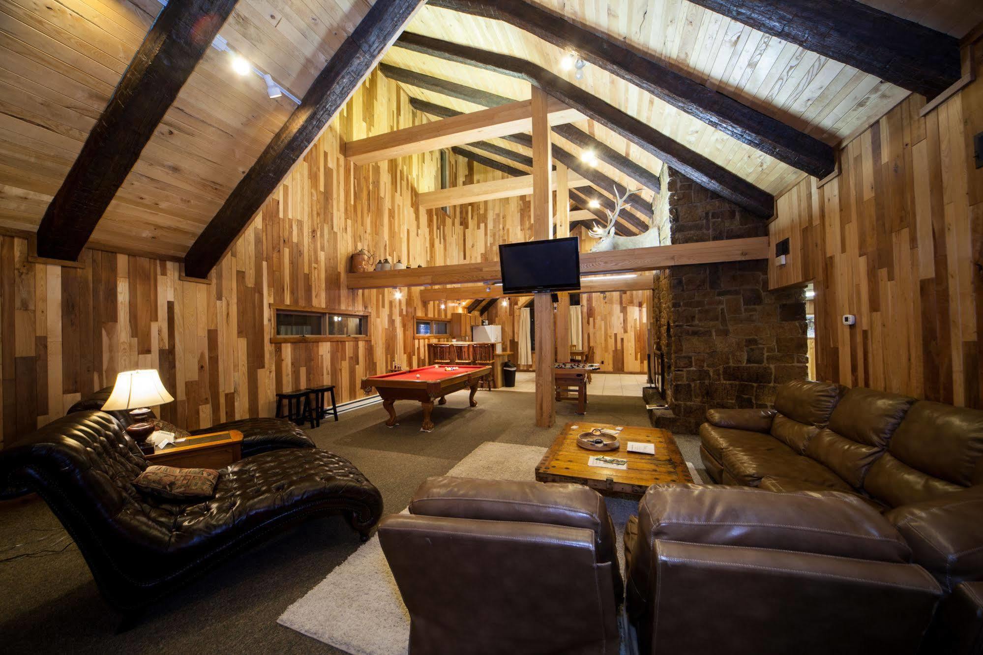 Log Cabin Lodge & Suites Jones Mills Eksteriør billede