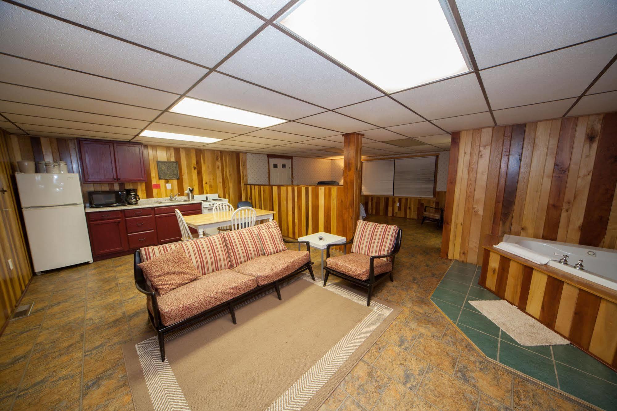 Log Cabin Lodge & Suites Jones Mills Eksteriør billede