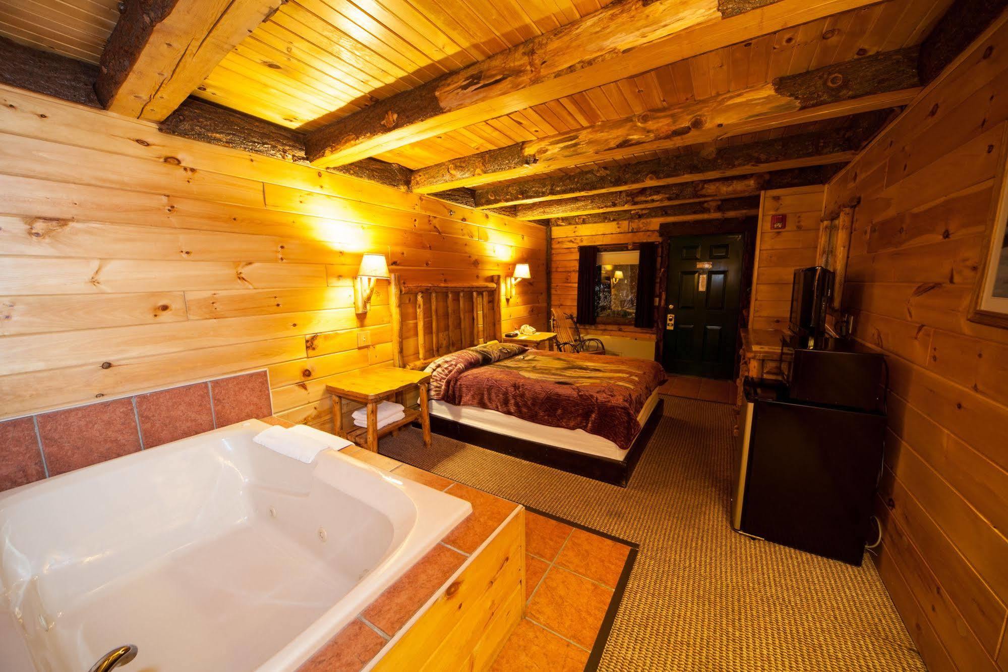 Log Cabin Lodge & Suites Jones Mills Eksteriør billede