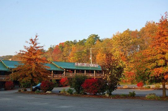 Log Cabin Lodge & Suites Jones Mills Eksteriør billede